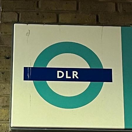 Luxurious Dlr Apartment London Exterior foto