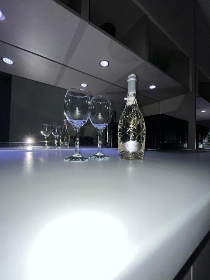 Luxurious Dlr Apartment London Exterior foto