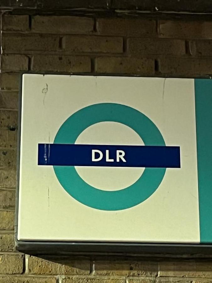 Luxurious Dlr Apartment London Exterior foto